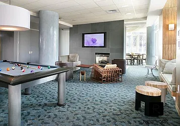 Rented by R New York