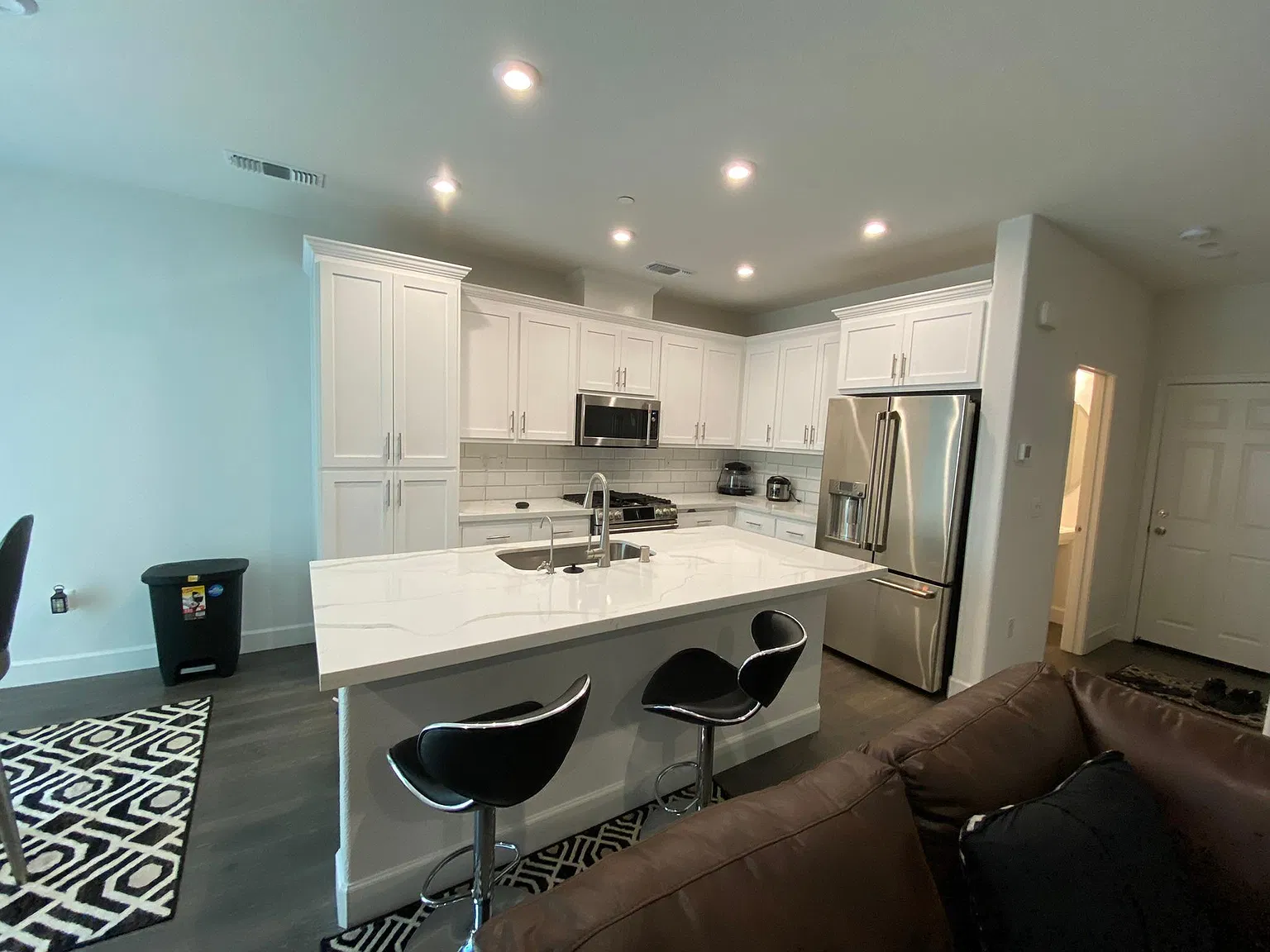 3 bed, 2.5 bath, 1546 sqft, $3,300 — Photo 3
