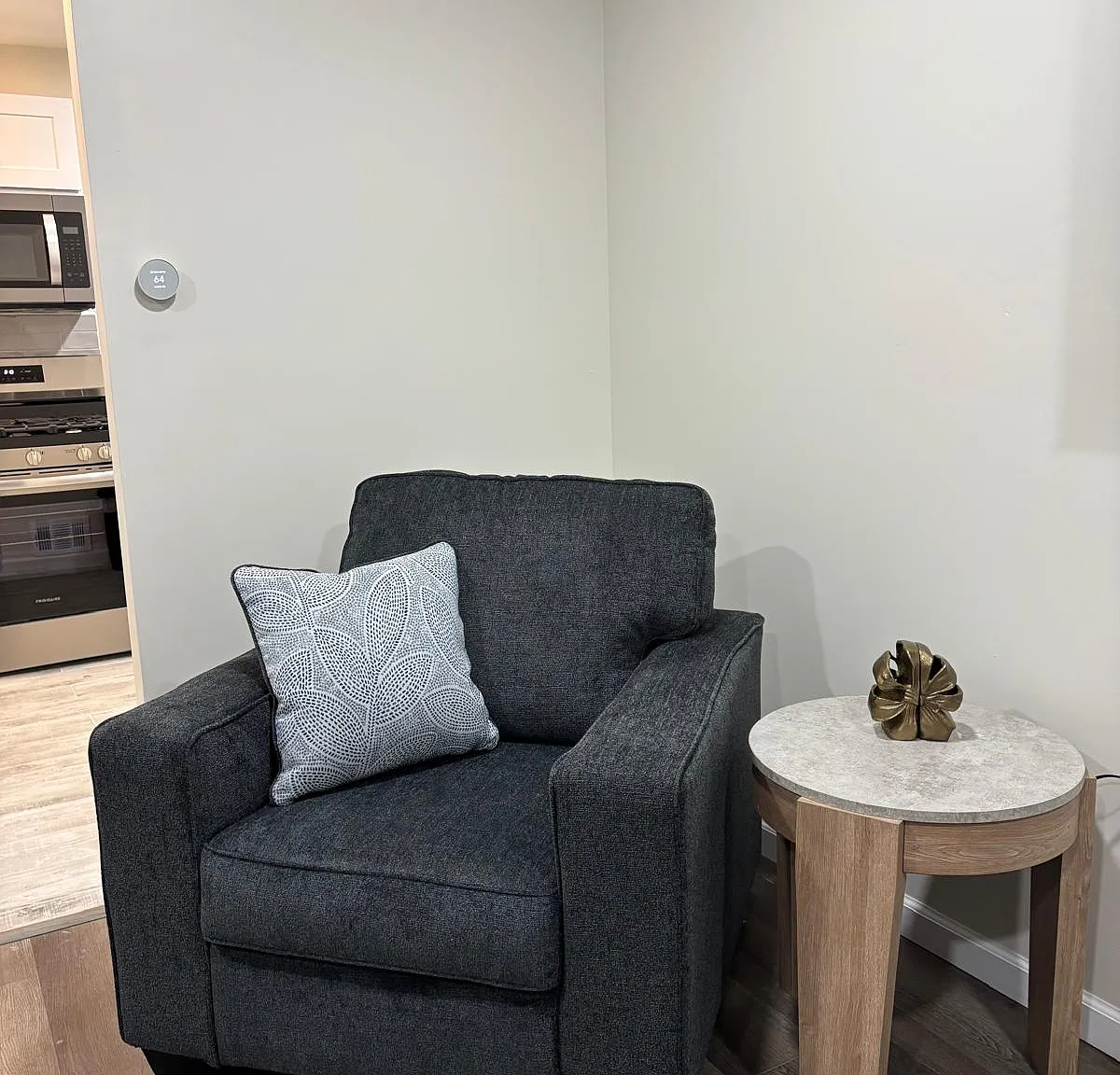 2 bed, 704 sqft, $2,250 — Photo 2