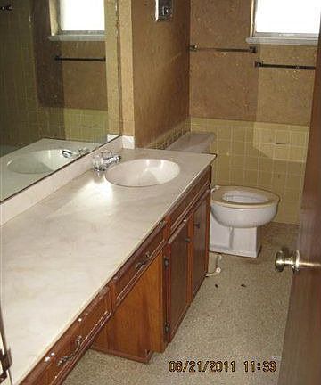 3rd image of 680 Bancroft Dr