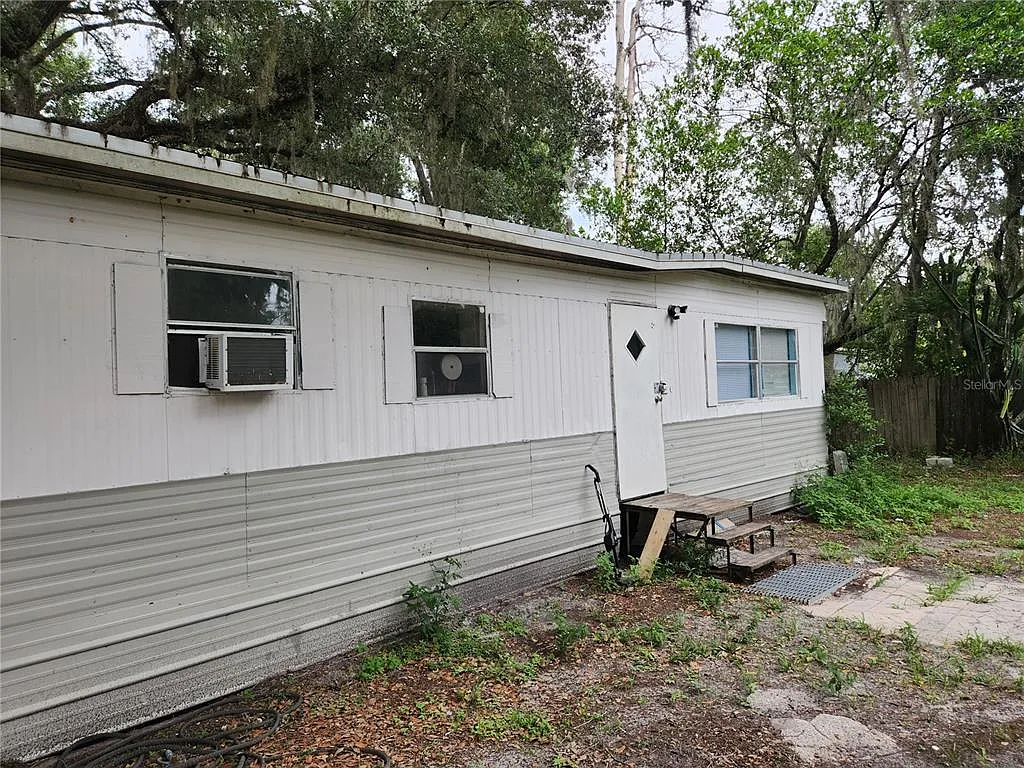 3 bed, 2.0 bath, 1344 sqft, $2,300 — Photo 3