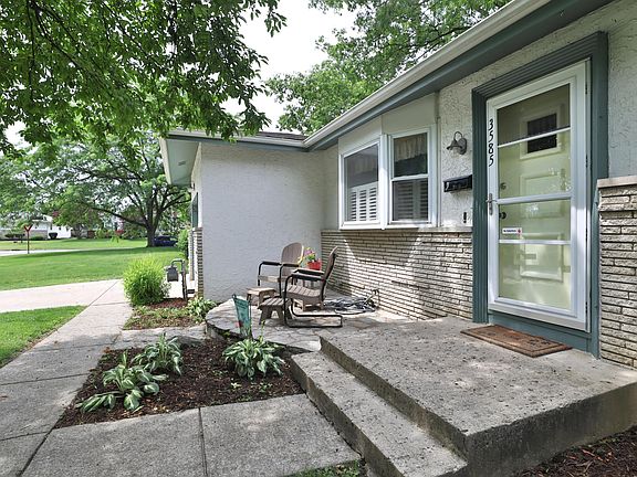5th image of 3585 Delamere Ave