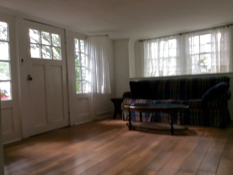 Bright rooms/ lots of windows