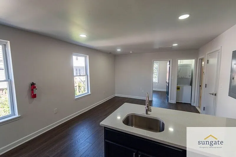2 bed, 1.0 bath, 550 sqft, $1,400 — Photo 4
