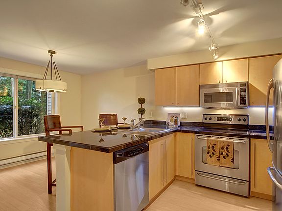 4th image of 11227 NE 128th St APT I102