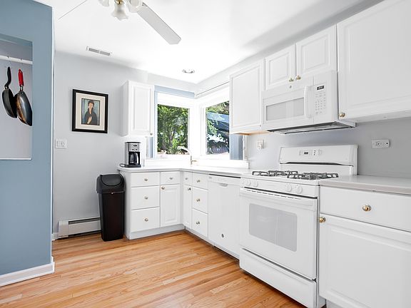 3rd image of 7240 N Ottawa Ave