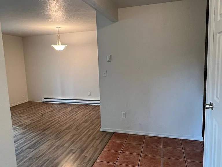 3930 Lake Grove Ave #1C — Photo 3