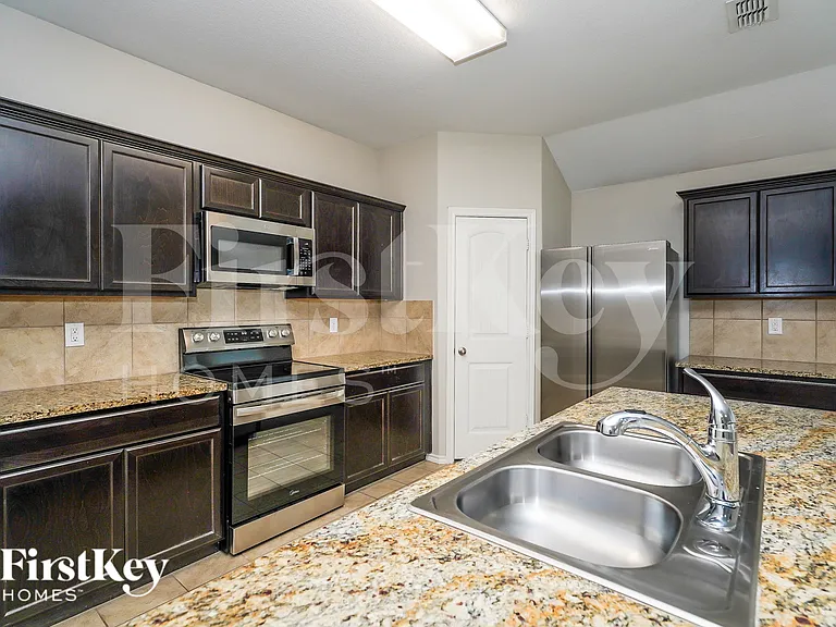 303 Preakness Ln — Photo 9