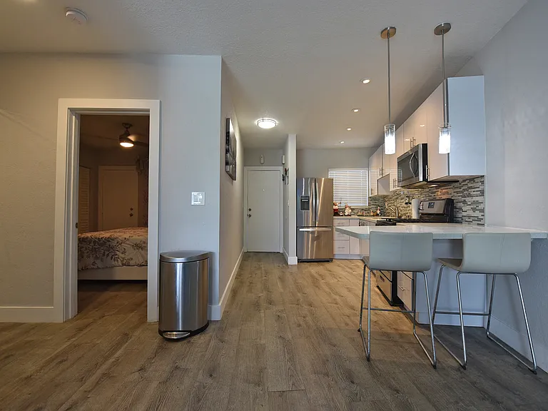 Harbor West Apartments — Photo 11