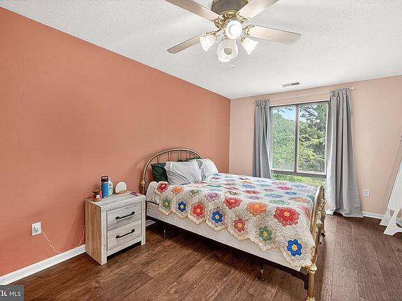 5th image of 1016 Brinker Dr APT 301