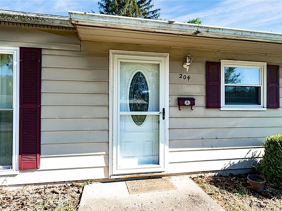 5th image of 204 Bassett Dr