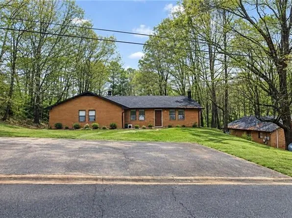 271 E Wright St, Winder, GA 30680