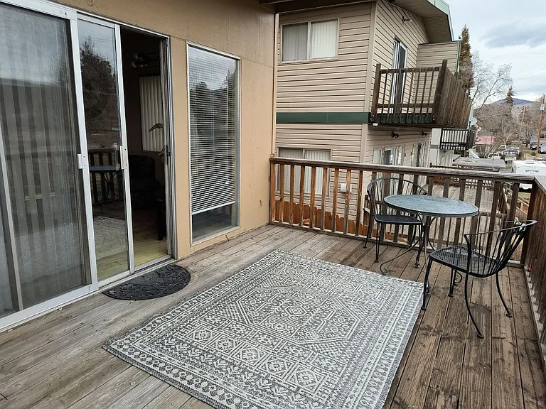 1720 Worden Ave — Photo 1