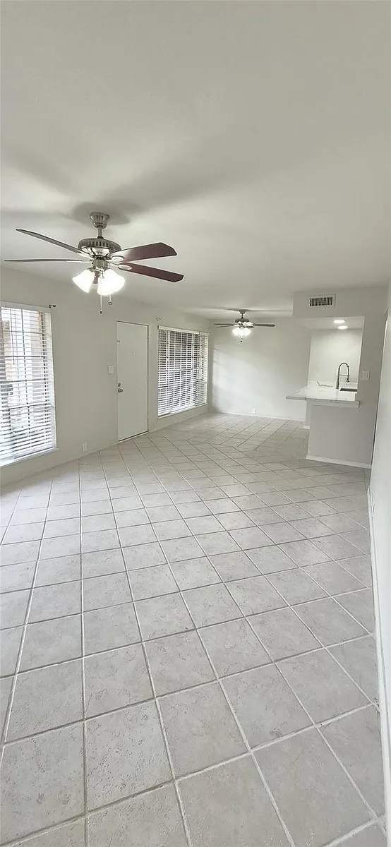 Building Photo - 5343 Richmond Ave #11