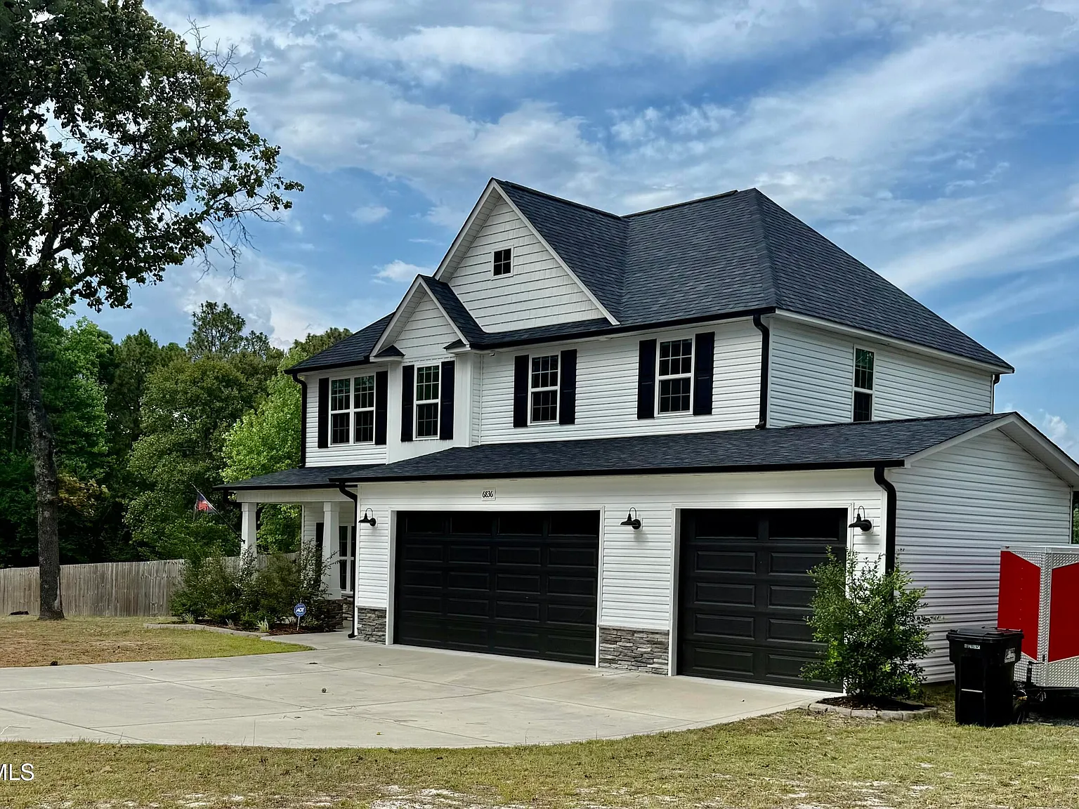 5 bed, 3.0 bath, 2054 sqft, $2,400 — Photo 3