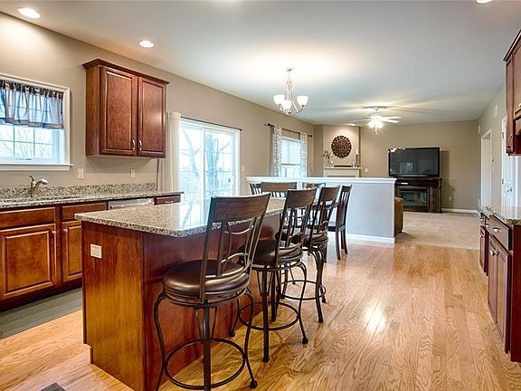 4th image of 2700 New England Court Upper