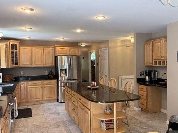 3rd image of 5 Grace Dr