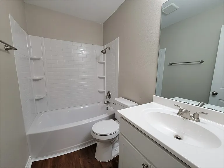 2700 Evergreen Cir #B — Photo 7