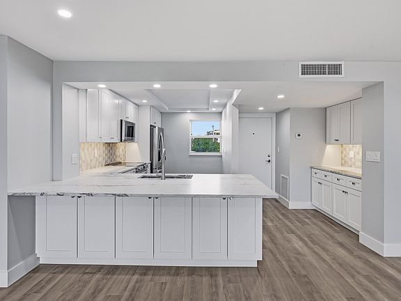 4th image of 1012 N Ocean Boulevard #202