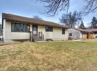 2234 McMenemy St N, Maplewood, MN 55117
