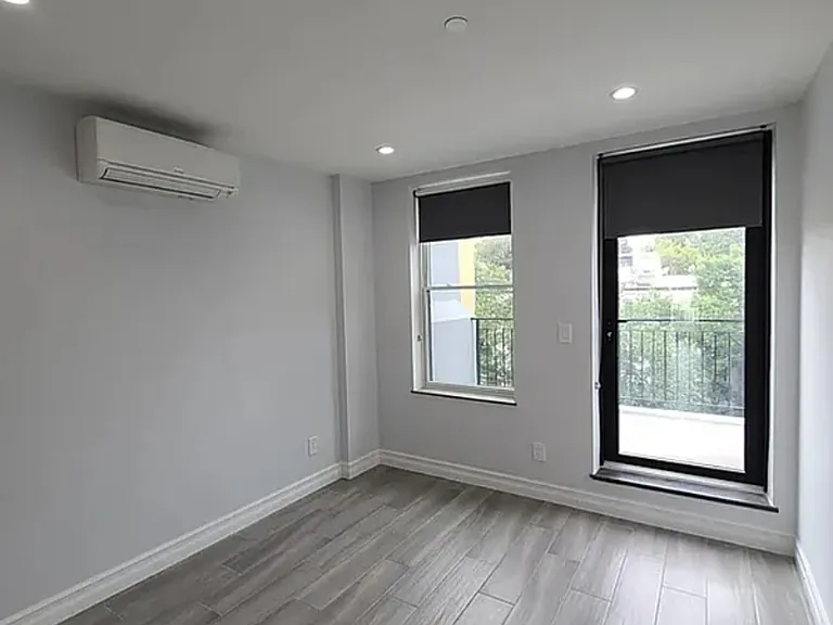669 Mac Donough St #PENTHOUSE — Photo 4