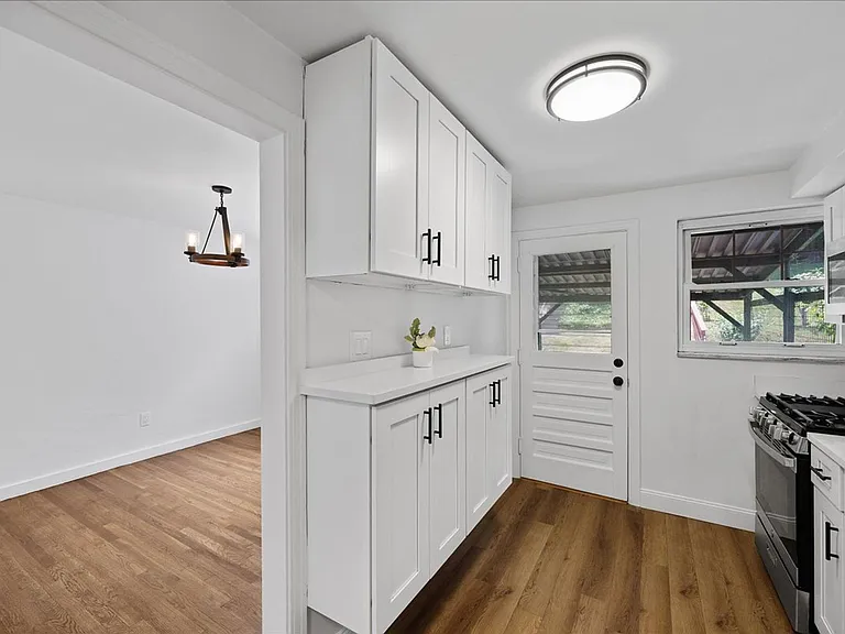 2182 Pauline Ave — Photo 18
