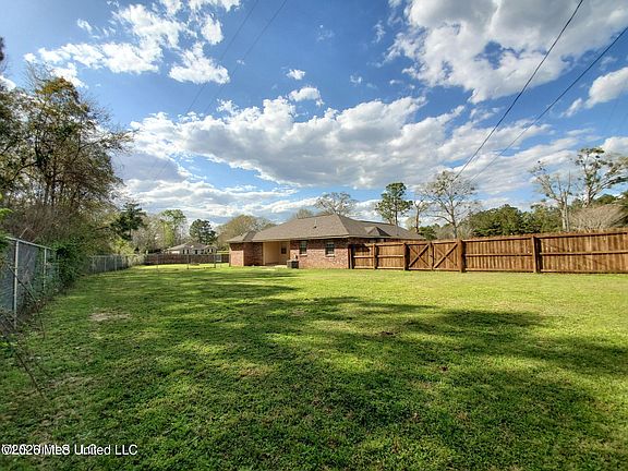 3rd image of 1438 New Hope Rd