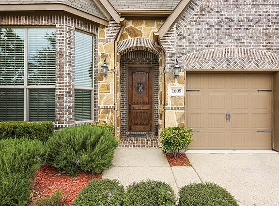 4th image of 1609 Flamingo Dr