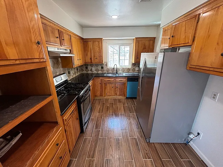 4040 Toland Way — Photo 11