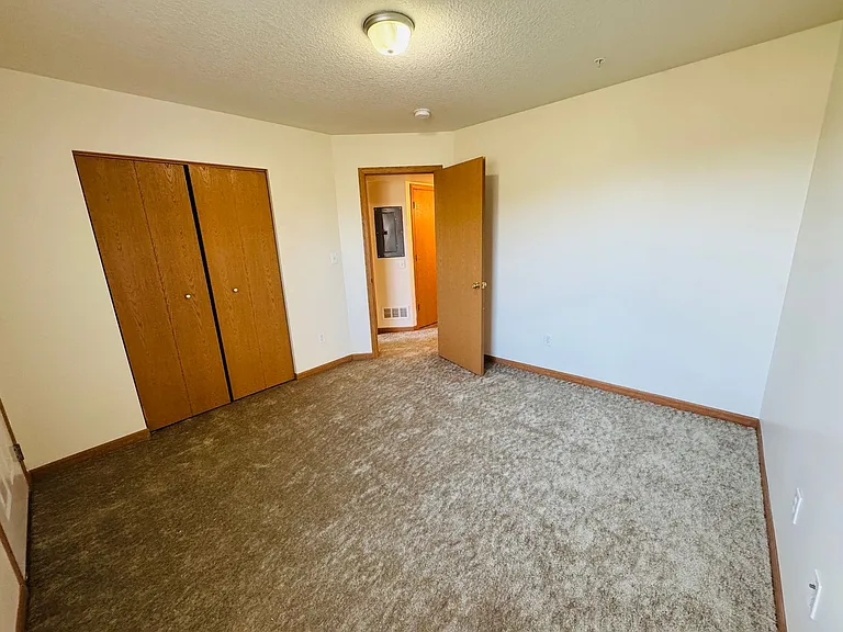Lakeland Villa Apartments — Photo 21