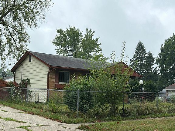 3rd image of 2187 Armstrong Rd