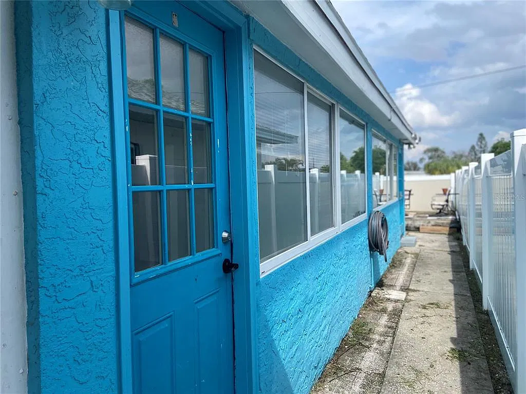 2 bed, 1.0 bath, 952 sqft, $2,300 — Photo 3