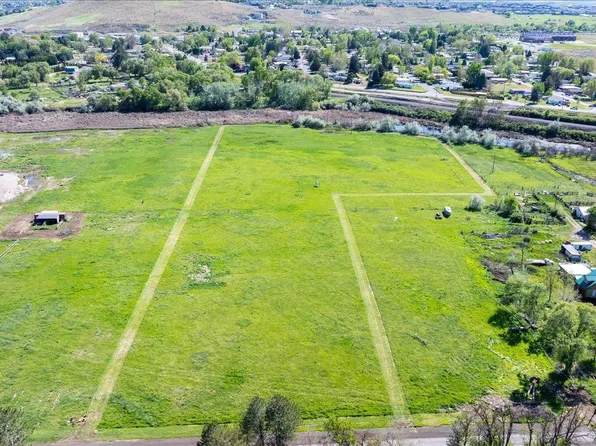 62727 E Grover Pr NE, West Richland, WA 99353