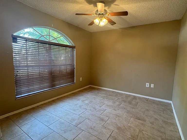 2713 Palm Isle Way — Photo 12