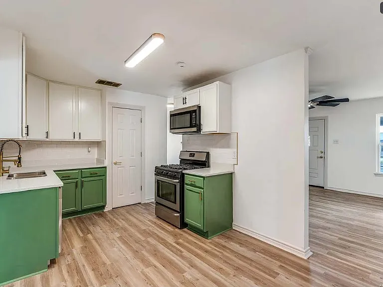 3611 Devon Ave — Photo 3