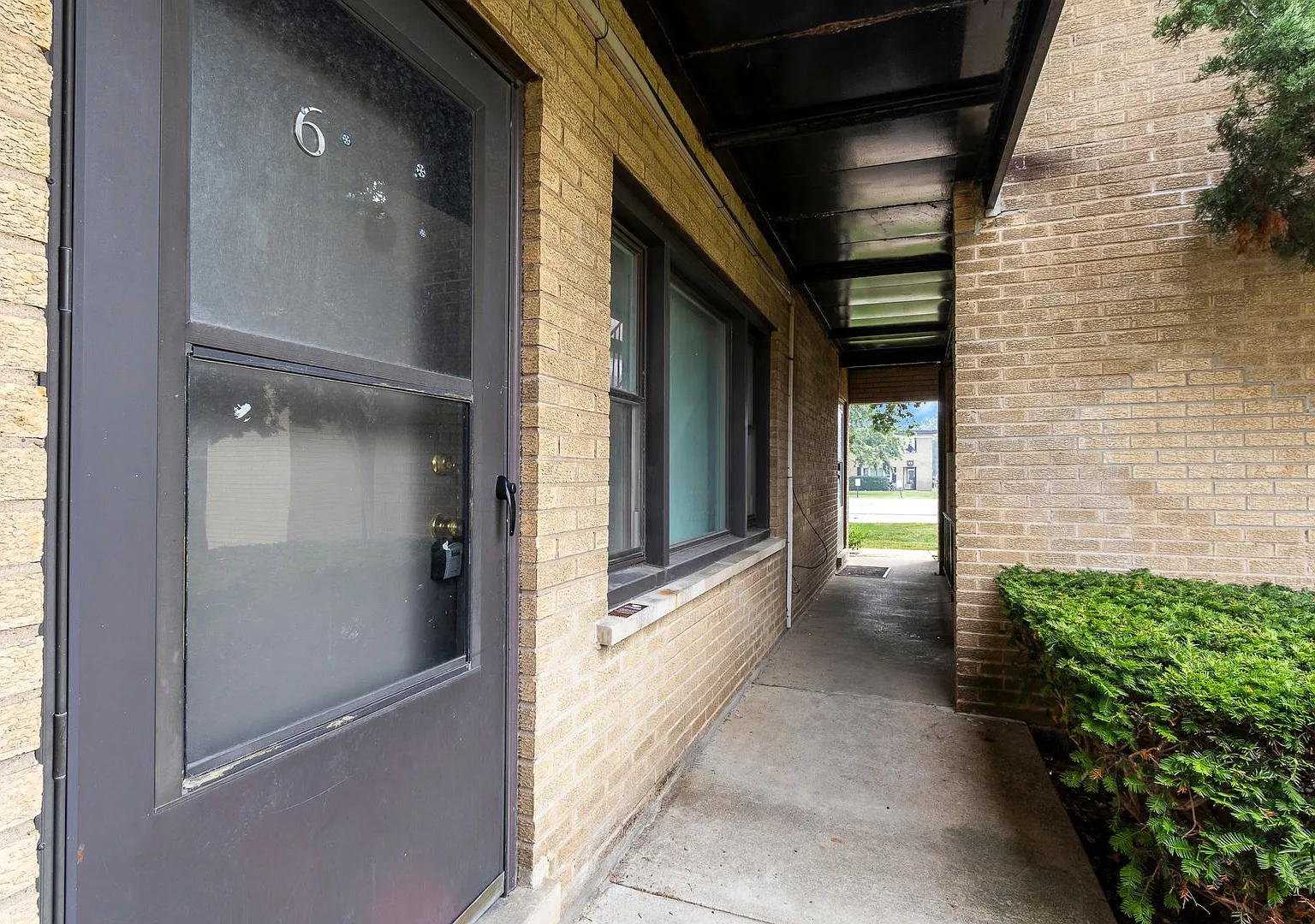 36 King Arthur Court Apartments — Photo 2
