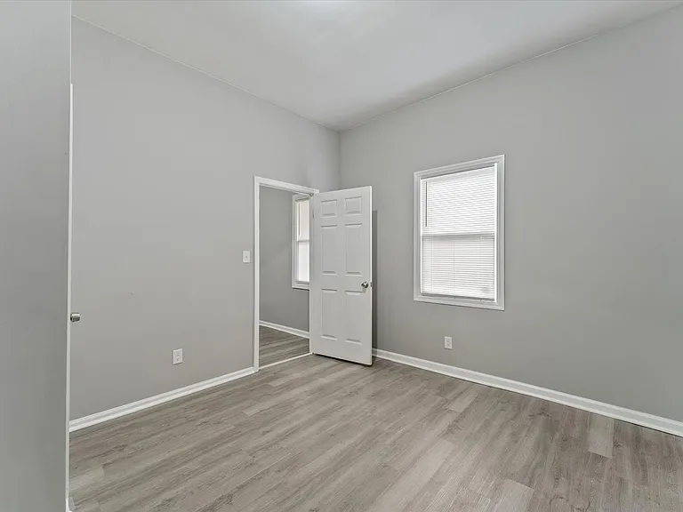 810 - 816 West 38th Street — Photo 10
