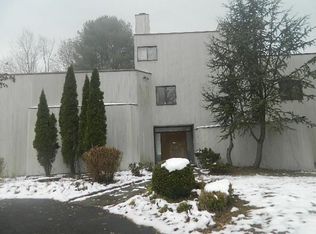 25 Blue Hills Rd, North Haven, CT 06473