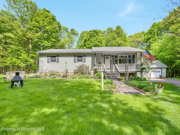 41 Fernwood Dr, Moscow, PA 18444