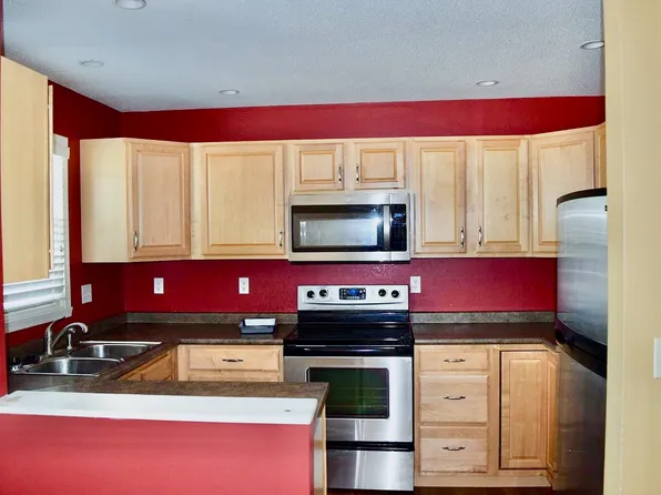 2802 9 1/2 St N, Fargo, ND 58102