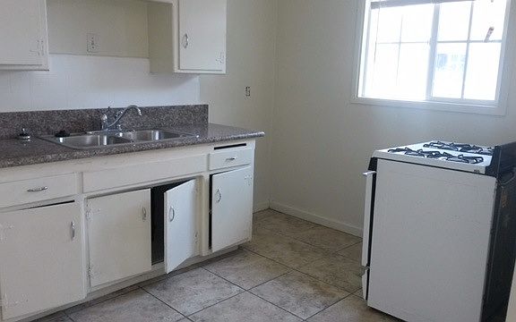 3rd image of 15435 Loukelton St