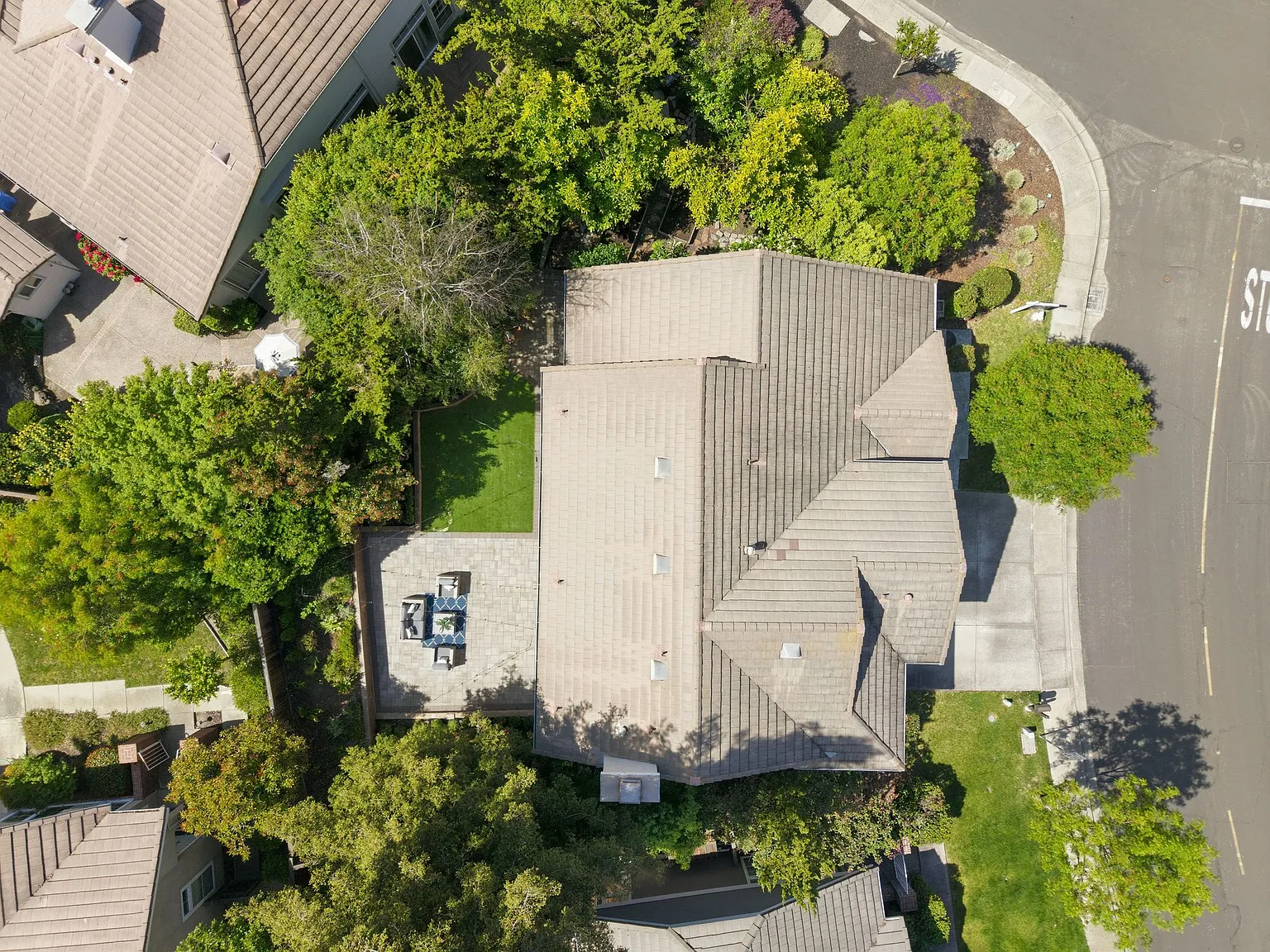 4 bed, 2501 sqft, $6,100 — Photo 4