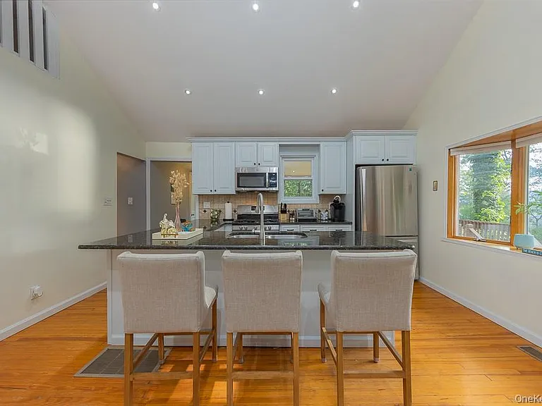 56 Bluff Ave — Photo 9