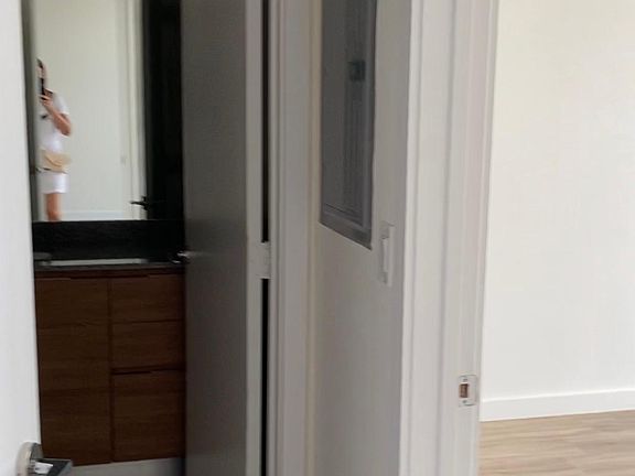 4th image of 55 NE 5th St #2621