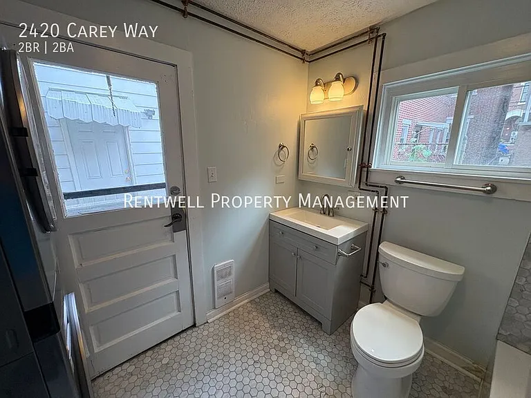2420 Carey Way — Photo 10