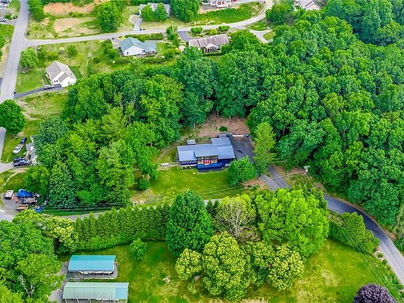 4th image of 206 Oak Grove Circle