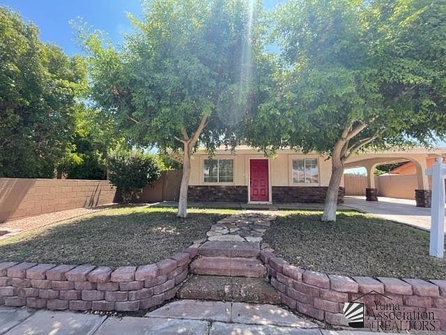 1st image of 743 W Calle De Paz