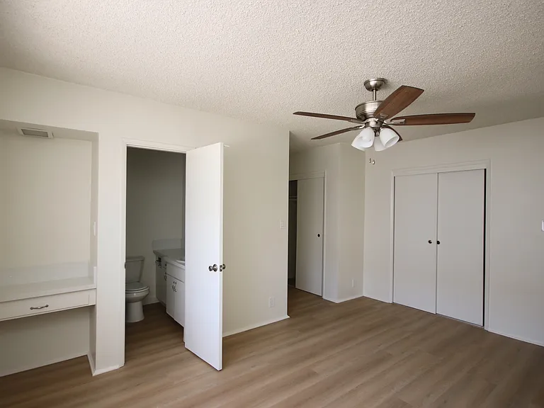 526 W Huntington Dr #J — Photo 14
