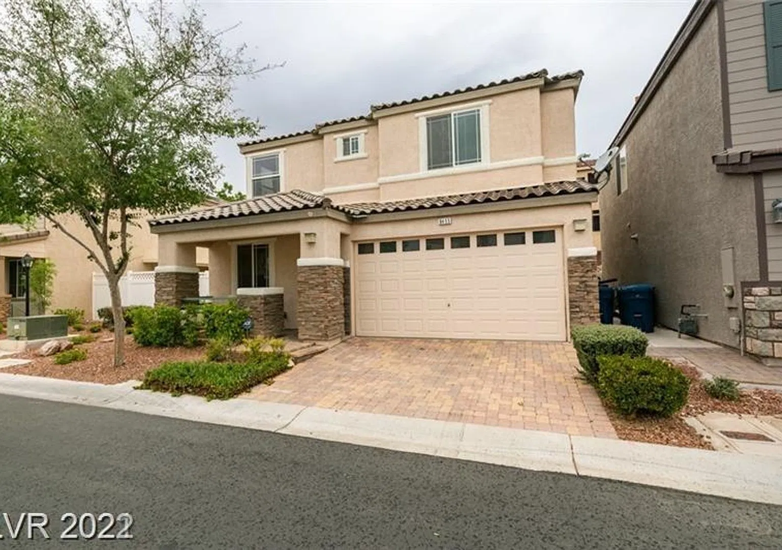 Charming 3-Bedroom Home in Southwest Gated Community — Photo 1