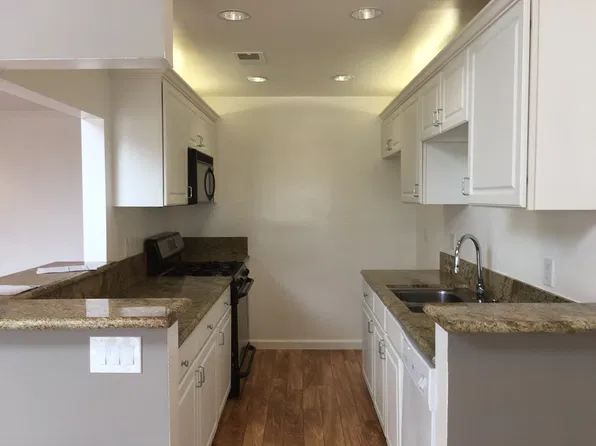 21529 Saticoy St APT 215, Canoga Park, CA 91304